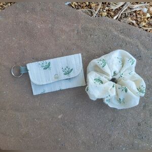 Floral Card Holder and Scrunchie Set